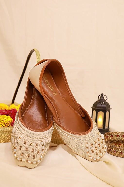 Catwalk Khussa AAK116 White